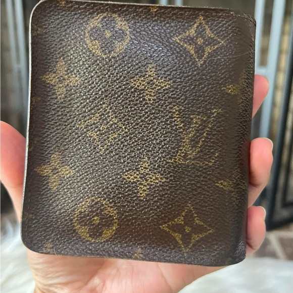 Louis Vuitton Monogram Wallet - Picture 16 of 16